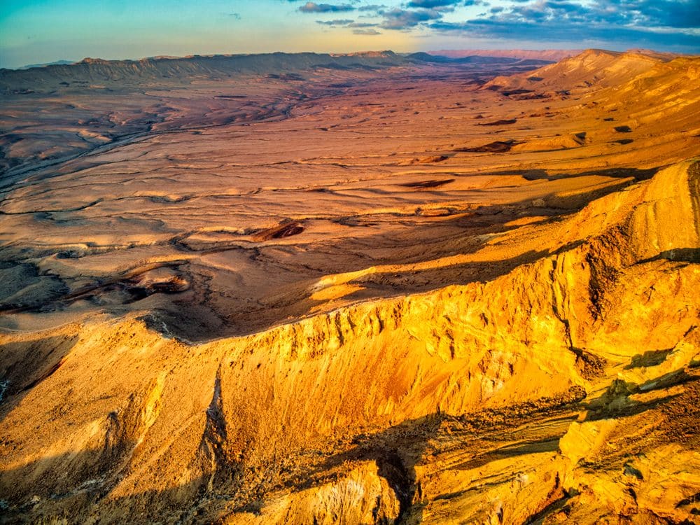 Early morning view across the vast Makhtesh Ramon crater